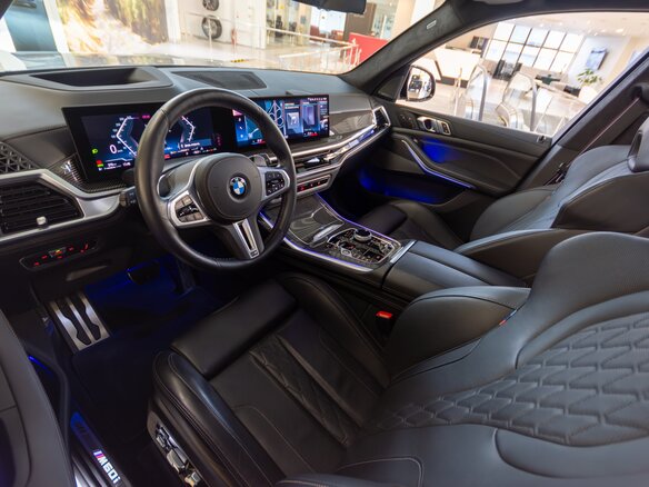 2022 BMW X7 M60i I (G07) Рестайлинг, серый - вид 13