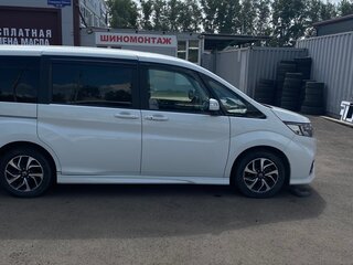 2019 Honda Stepwgn Spada V Рестайлинг, белый, 2500000 рублей, вид 4