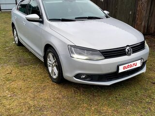 2011 Volkswagen Jetta VI, серебристый, 900000 рублей, вид 3