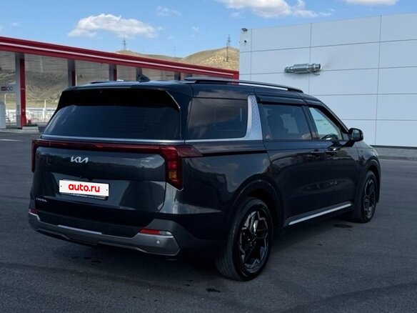 2024 Kia Carnival IV Рестайлинг, серый, 5000000 рублей - вид 4