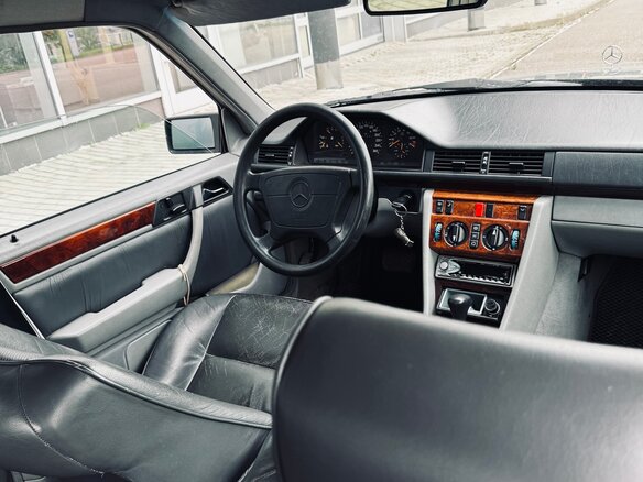 1994 Mercedes-Benz E-Класс 280 I (W124), синий, 475000 рублей - вид 5