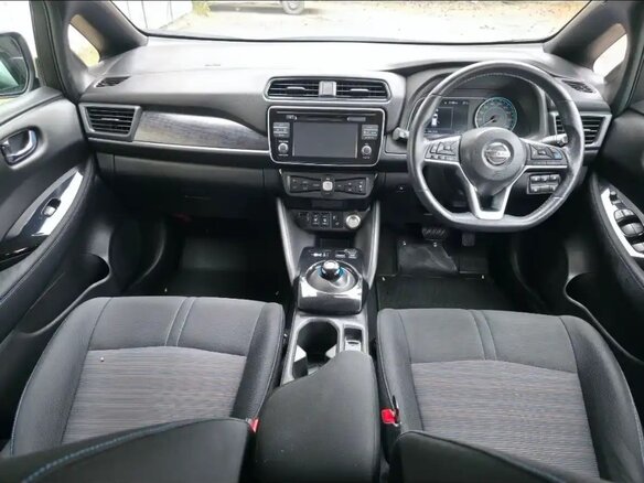 2019 Nissan Leaf II (ZE1), чёрный, 1890000 рублей - вид 3