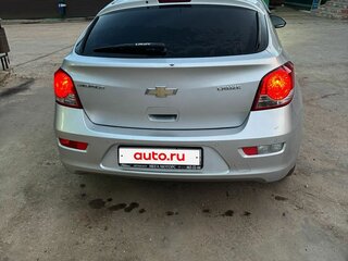 2013 Chevrolet Cruze I Рестайлинг, серебристый, 610000 рублей, вид 3