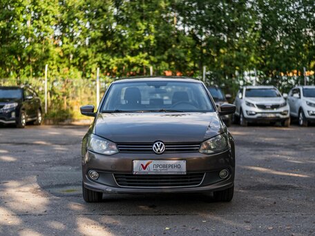 2015 Volkswagen Polo V, коричневый, 735000 рублей, вид 3
