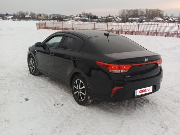 2018 Kia Rio IV, чёрный, 1455000 рублей - вид 4