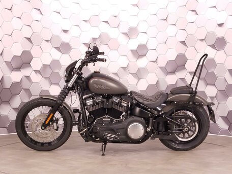 2018 Harley-Davidson Street Bob, серый, 1175000 рублей, вид 4