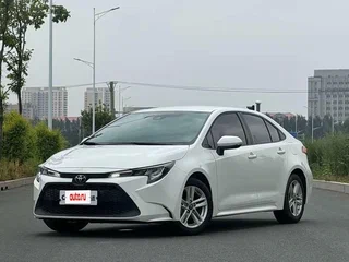 2022 Toyota Corolla XII (E210), белый, 1350000 рублей, вид 1
