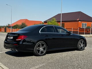2016 Mercedes-Benz E-Класс 200 V (W213, S213, C238), чёрный, 2255000 рублей, вид 4