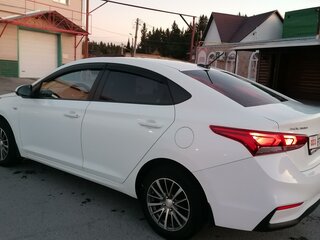 2018 Hyundai Solaris II, белый, 910000 рублей, вид 4