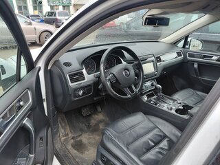 2015 Volkswagen Touareg II Рестайлинг, белый, 2400000 рублей, вид 5
