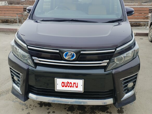 2016 Toyota Voxy III (R80), пурпурный, 1880000 рублей - вид 2