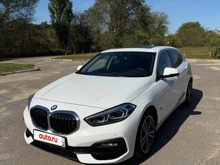 2022 BMW 1 серии 120i III (F40), белый, 3750000 рублей, вид 1