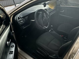 2015 Kia Rio III Рестайлинг, золотистый, 650000 рублей, вид 5