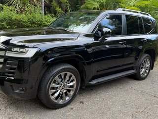 2023 Toyota Land Cruiser 300 Series, чёрный, 10800000 рублей, вид 1