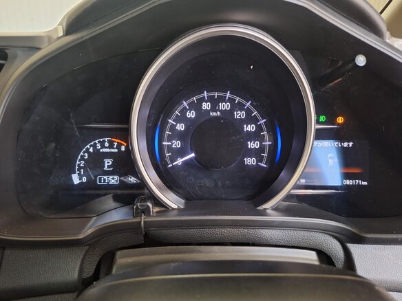 2018 Honda Fit III Рестайлинг, жёлтый, 1450000 рублей - вид 5