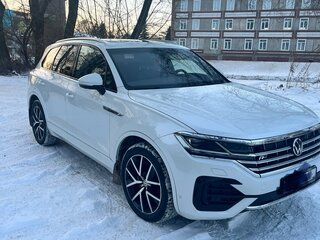 2020 Volkswagen Touareg III, белый, 5500005 рублей, вид 2