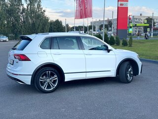 2017 Volkswagen Tiguan II, белый, 2550000 рублей, вид 4