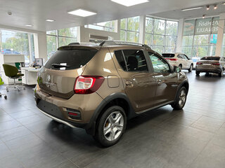 2021 Renault Sandero Stepway II Рестайлинг, коричневый, 1198000 рублей, вид 4
