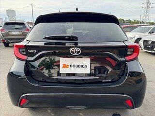 2021 Toyota Yaris IV, чёрный, 1120000 рублей, вид 4