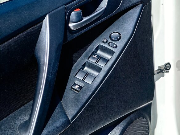 2012 Mazda 3 II (BL) Рестайлинг, белый, 900000 рублей - вид 9