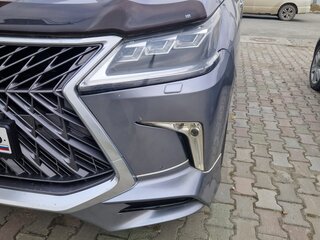 2010 Lexus LX 570 III, серебристый, 4900000 рублей, вид 3
