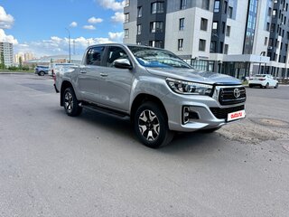2018 Toyota Hilux VIII Рестайлинг, серебристый, 4290000 рублей, вид 3