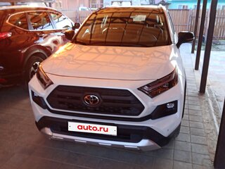 2025 Toyota RAV4 V (XA50), белый, 3850000 рублей, вид 2