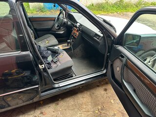 1994 Mercedes-Benz E-Класс 280 I (W124), чёрный, 500000 рублей, вид 3