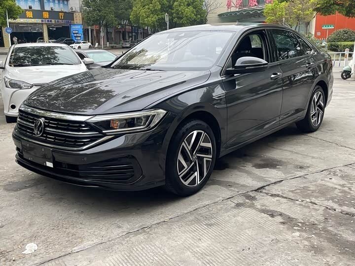 Открыть фотографии: Volkswagen Sagitar III Рестайлинг