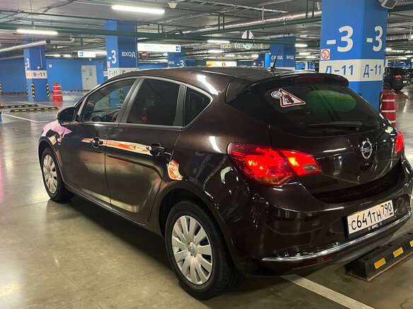 2014 Opel Astra J Рестайлинг, коричневый, 1300000 рублей - вид 5