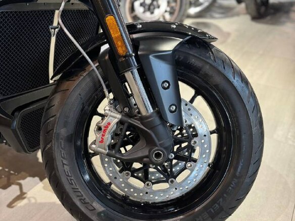 2024 Triumph Rocket 3, чёрный, 3600000 рублей - вид 6