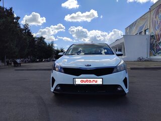 2020 Kia Rio IV Рестайлинг, белый, 1290000 рублей, вид 2