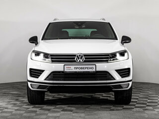 2017 Volkswagen Touareg II Рестайлинг, белый, 2449000 рублей, вид 2