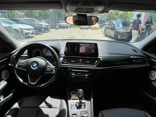 2022 BMW 1 серии 120i III (F52) Рестайлинг, синий, 1420100 рублей, вид 4