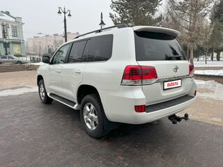 2021 Toyota Land Cruiser 200 Series Рестайлинг 2, белый, 9350000 рублей, вид 4
