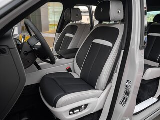 2026 Rolls-Royce Cullinan Black Badge I Рестайлинг (Series II), серый, 65900000 рублей, вид 2