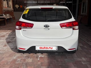 2016 Kia Rio III Рестайлинг, белый, 1240000 рублей, вид 4