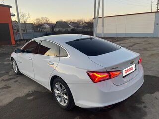 2018 Chevrolet Malibu IX, белый, 1615000 рублей, вид 3