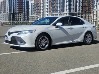 2019 Toyota Camry VIII (XV70), белый, 3750000 рублей, вид 4