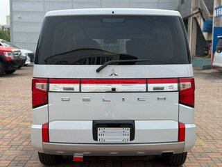 2025 Mitsubishi Delica D:5 I Рестайлинг, белый, 6120000 рублей, вид 3