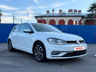 2018 Volkswagen Golf VII Рестайлинг, белый, 1660000 рублей, вид 4