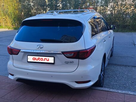 2017 Infiniti QX60 I Рестайлинг, белый, 2500000 рублей, вид 4
