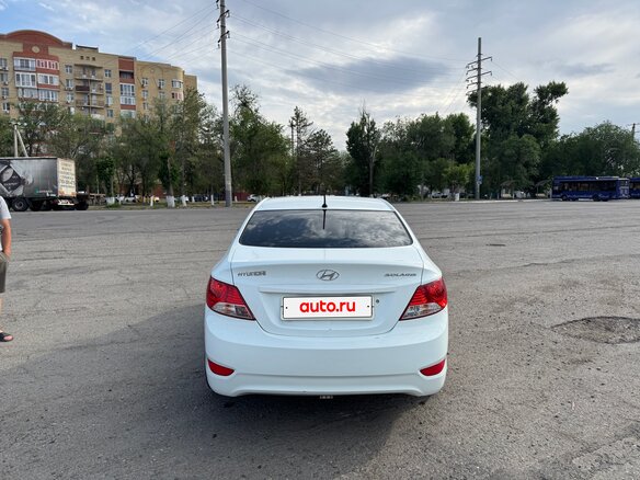 2012 Hyundai Solaris I, белый, 750000 рублей - вид 3