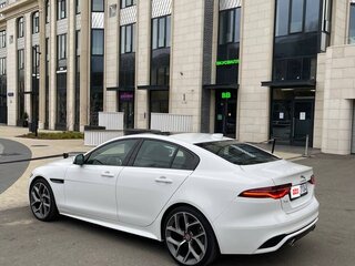 2019 Jaguar XE I Рестайлинг, белый, 3990000 рублей, вид 4