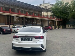 2021 Kia Cerato IV Рестайлинг, белый, 2800000 рублей, вид 3