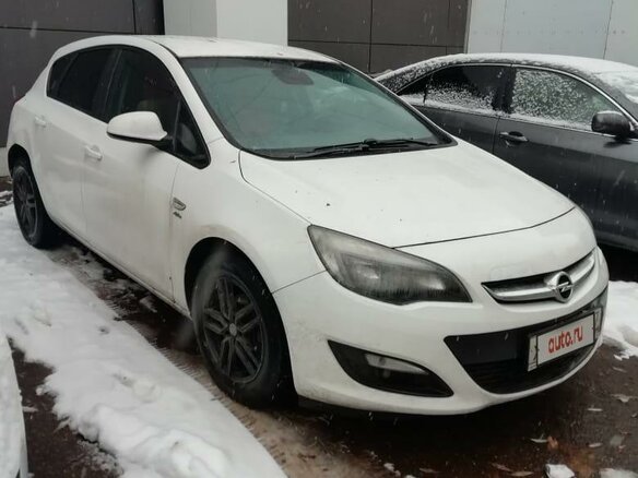 2014 Opel Astra J Рестайлинг, белый, 850000 рублей - вид 3