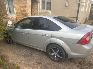2008 Ford Focus II Рестайлинг, серебристый, 400000 рублей, вид 2