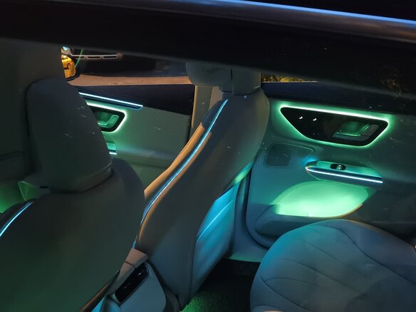 2022 Mercedes-Benz EQE 350+, чёрный, 6500000 рублей - вид 22