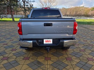 2018 Toyota Tundra CrewMax II Рестайлинг, серый, 6500000 рублей, вид 5