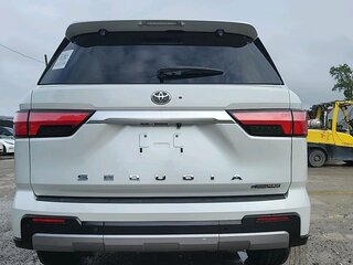2025 Toyota Sequoia III, белый, 17000000 рублей, вид 5
